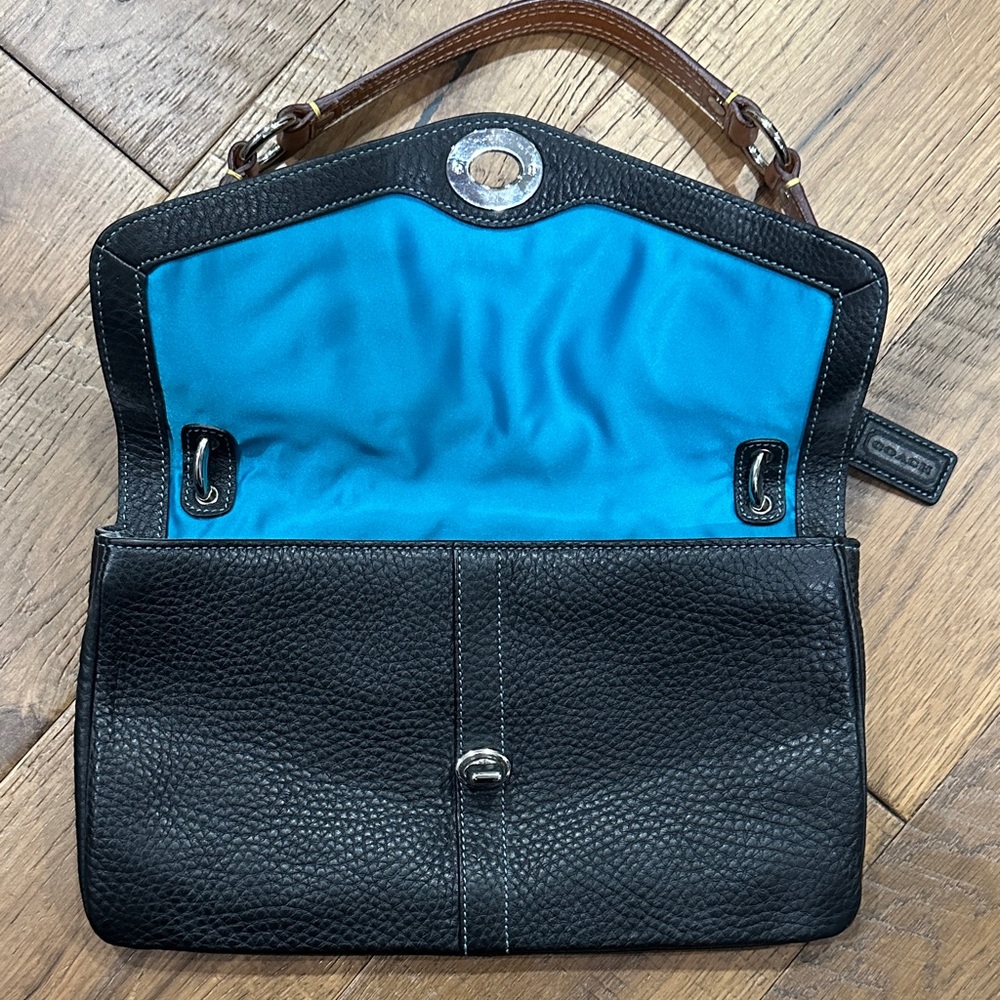 Coach Vintage Black and Tan Chelsea Shoulder Bag - Picture 5 of 11